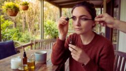 Household Oils Encourage Thicker Eyebrows and Longer Lashes Over Time