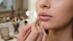 Lip Definition Trick: Liner Placement That Makes Lips Look Fuller Without Overlining